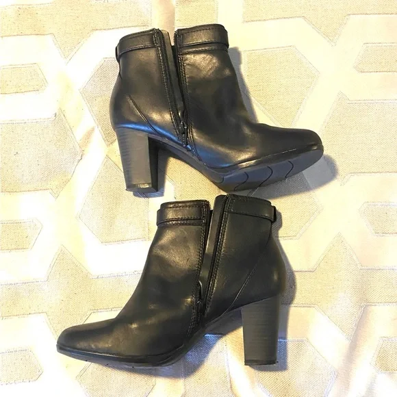 Clark’s Black Leather Ankle Booties Sz 10 - Picture 3 of 6